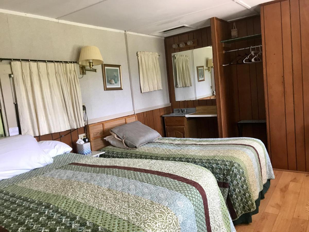 Chamber Lane Motel Round Lake Dış mekan fotoğraf