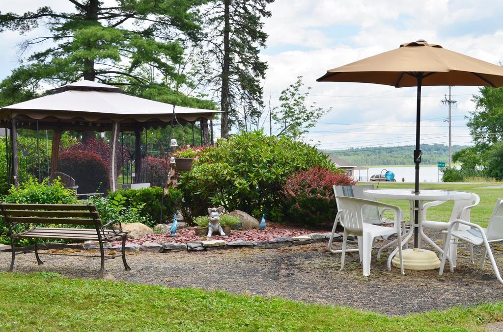 Chamber Lane Motel Round Lake Dış mekan fotoğraf