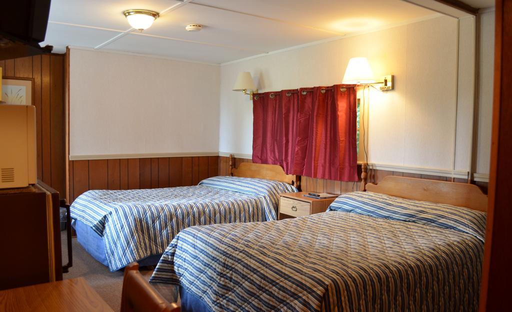 Chamber Lane Motel Round Lake Oda fotoğraf